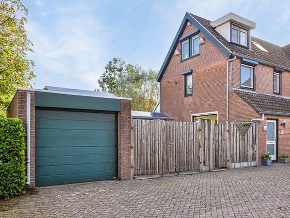 Te koop: INSTAPKLARE, ENERGIEZUINIGE, RUSTIG GELEGEN WONING, MET GARAGE EN CARPORT